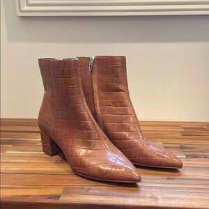Brown Ankle Boots with Pointed Toe and Crocodile Pattern